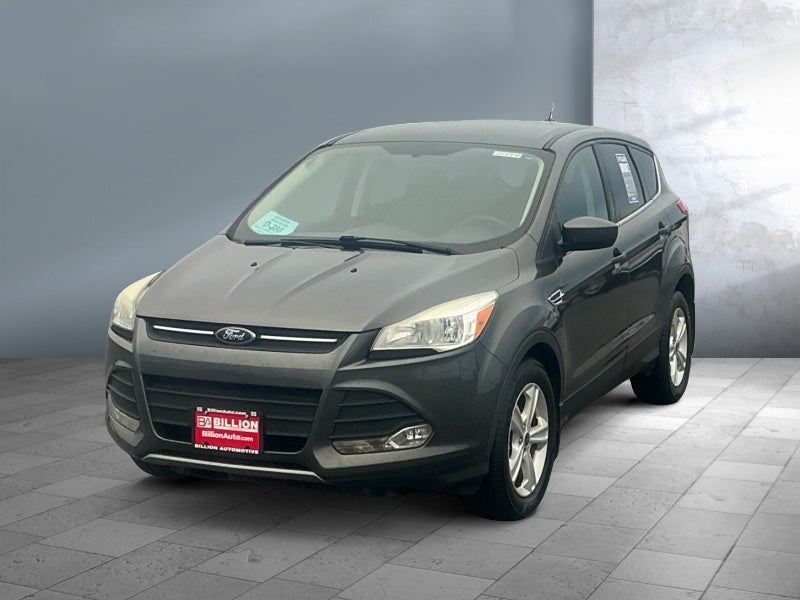 2016 Ford Escape SE in Magnetic — front three-quarter view