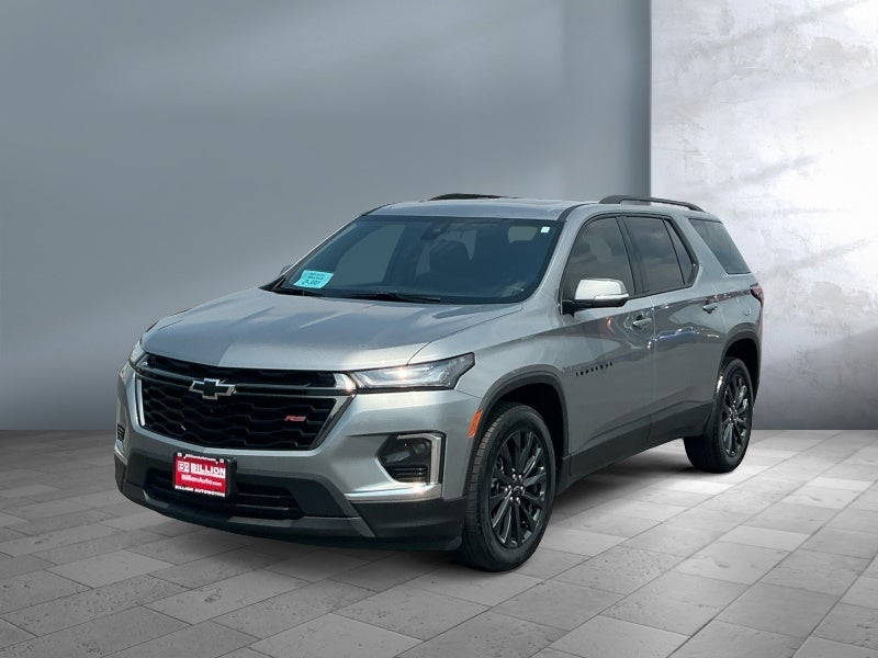 2023 Chevrolet Traverse RS in Sterling Gray Metallic — front three-quarter view