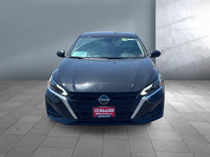 2025 Nissan Altima — side profile view
