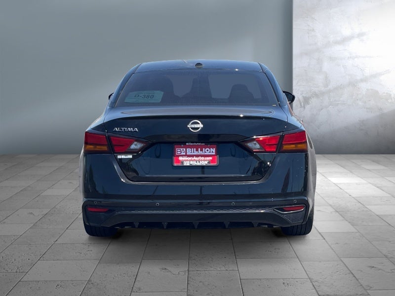 2025 Nissan Altima — detail view