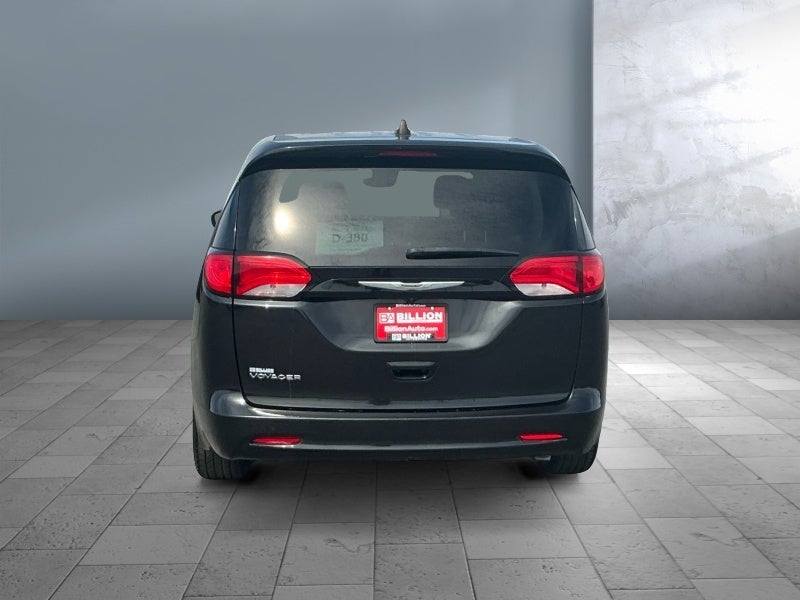 2023 Chrysler Voyager — detail view