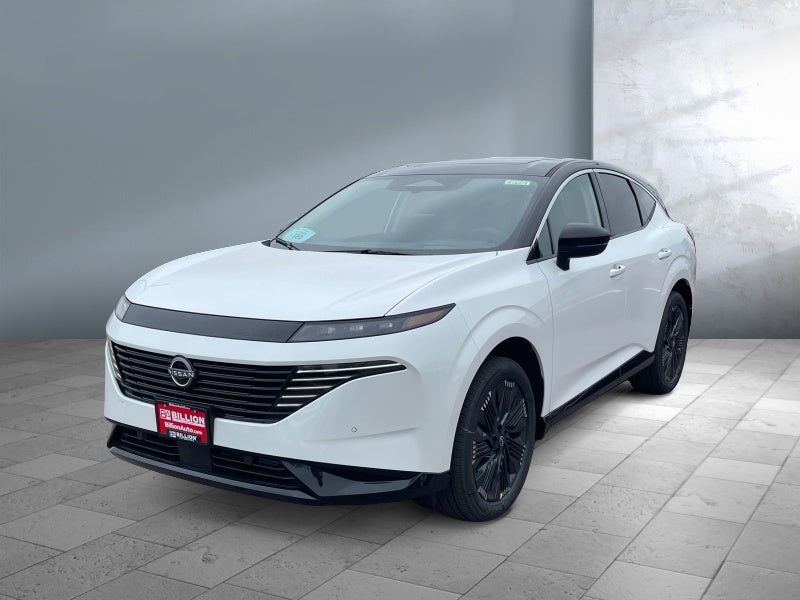 2026 Nissan Murano Platinum in Everest White Pearl Tricoat/Super Black — front three-quarter view